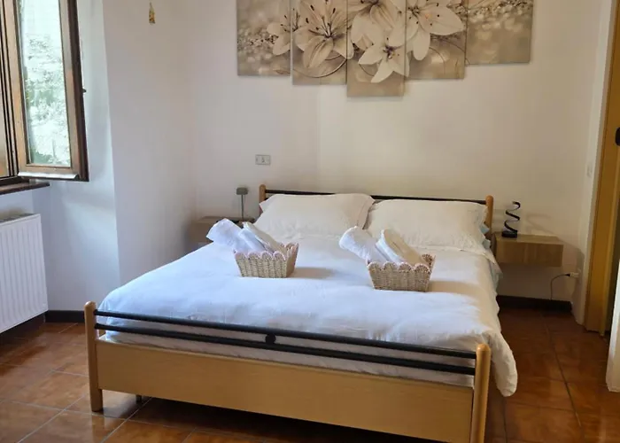 Lily Loggiadeifiori With Private Patio Near Station, Bus And Swiss Boarder